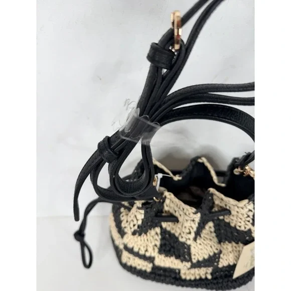 Universal Thread Straw Checker Drawstring Crossbody Bag Black Natural NWT - Picture 4 of 10
